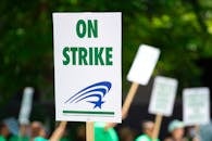 new-jersey-transit-train-engineers-strike-ends-with-tentative-agreement-to-restore-nyc-services-2.jpeg