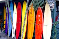 Soaring Above Waves: The Futuristic Surfboard That Flies at 25 MPH